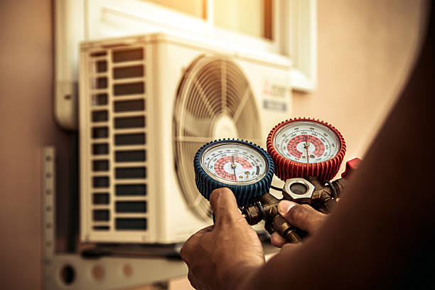 Professional Air Conditioning Service technician working in Chesapeake, OH